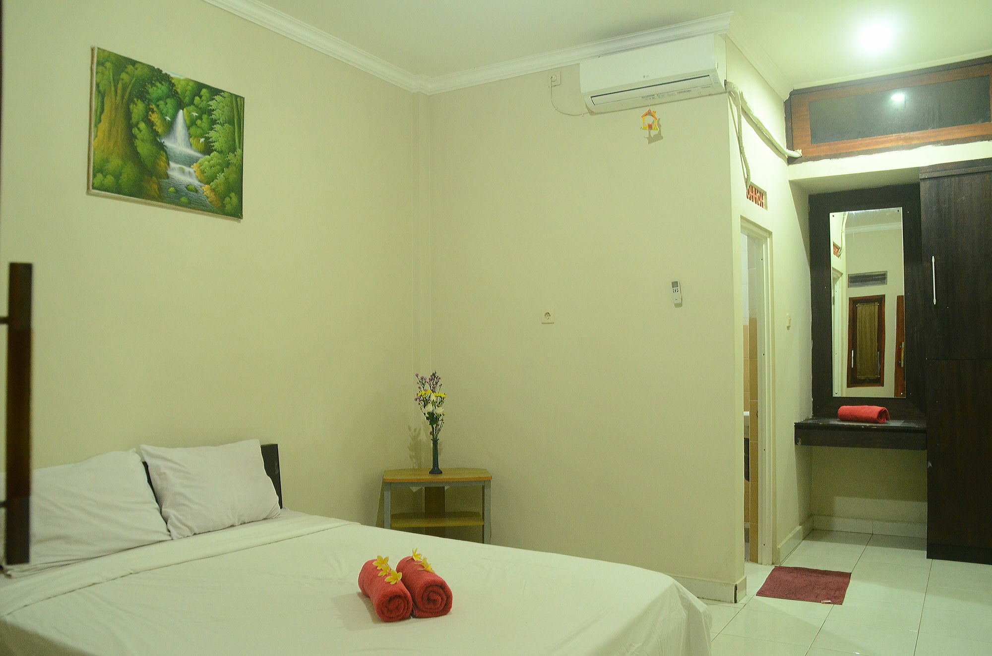 Budget Door Legian Inn Kuta  Exterior photo